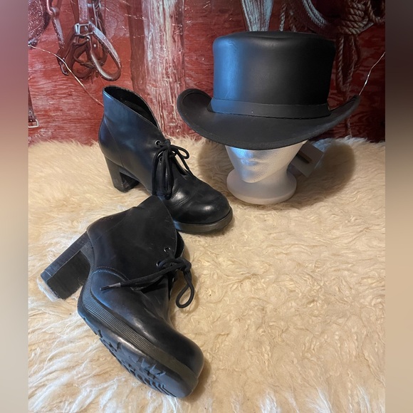 Dr Martens leather boots - Picture 1 of 8